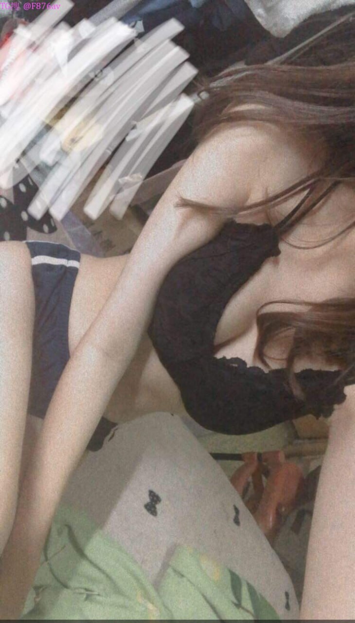Vợ cùng nhân tình đụ nhau ngay trước di ảnh của chồng