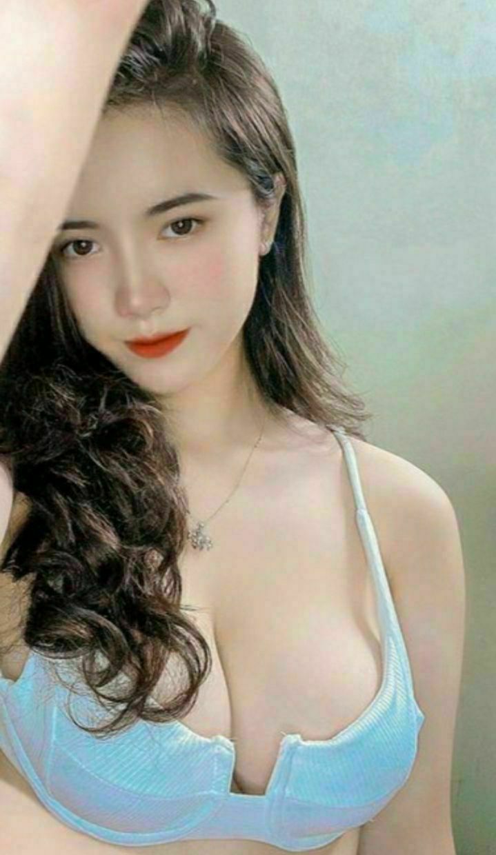 Cô giáo trẻ sành điệu của trường đại học gian lận trong lớp học